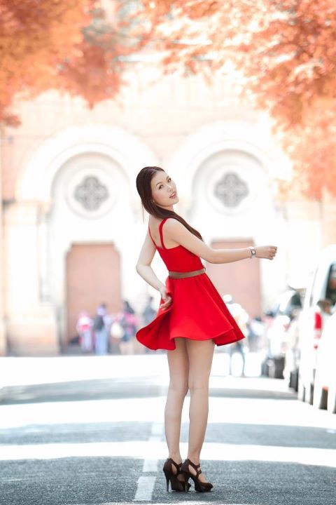 美女露出粉粉嫩嫩的尿口
